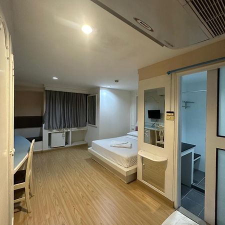 Royal Garden Home Hotel Bangkok Eksteriør billede