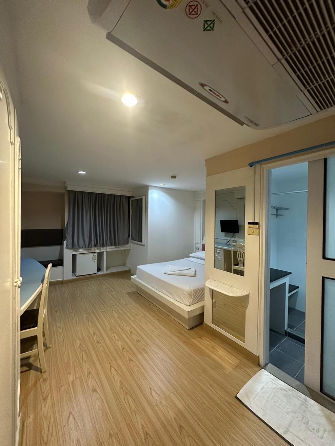 Royal Garden Home Hotel Bangkok Eksteriør billede