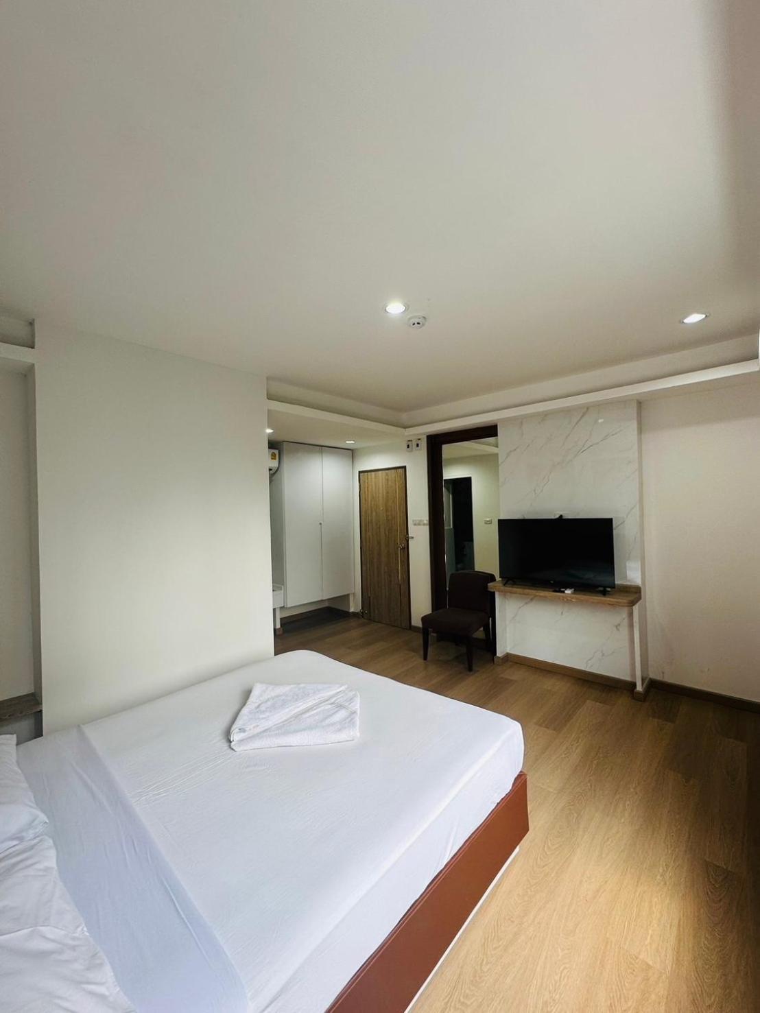 Royal Garden Home Hotel Bangkok Eksteriør billede