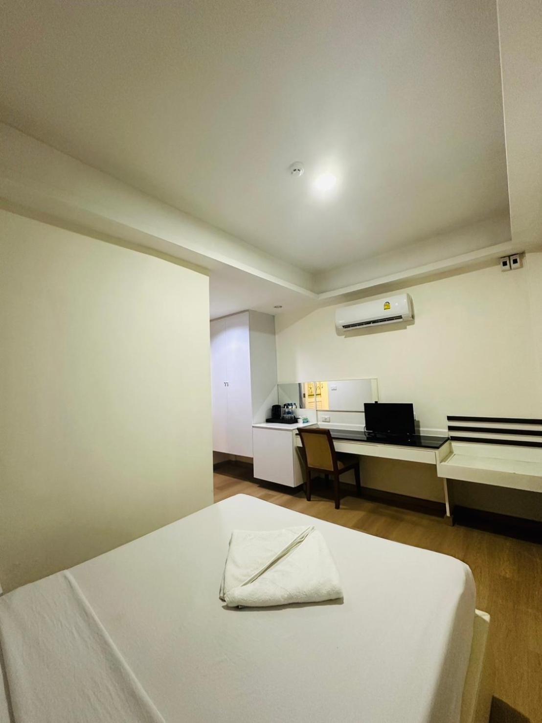 Royal Garden Home Hotel Bangkok Eksteriør billede