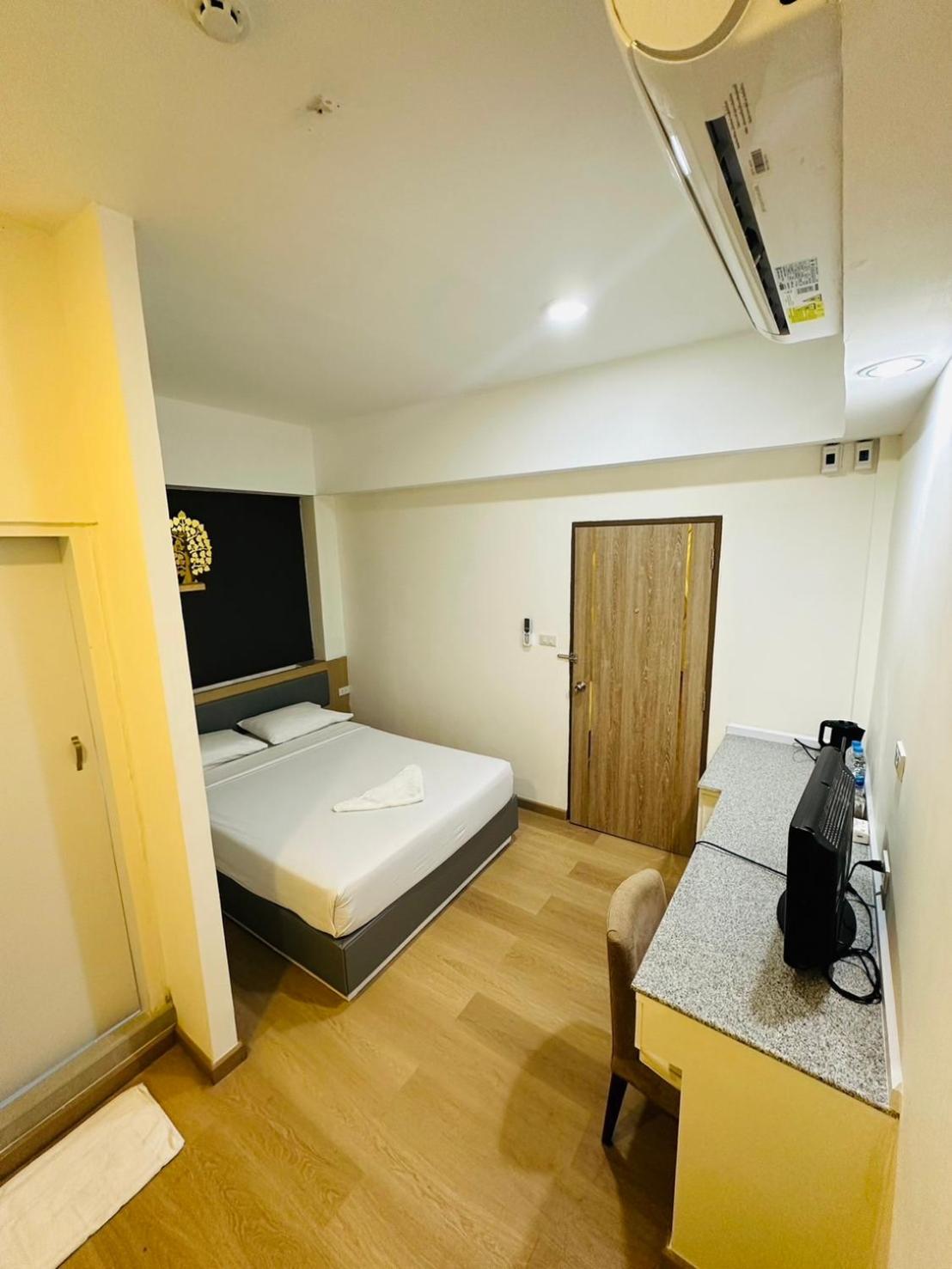 Royal Garden Home Hotel Bangkok Eksteriør billede